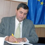 O comunã, un director!
