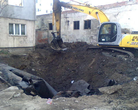 dorel cu excavatorul