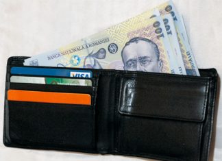 Peste 70 % dintre români descriu situația economică a țării negativ; prețurile la energie și inflația, principalele îngrijorări