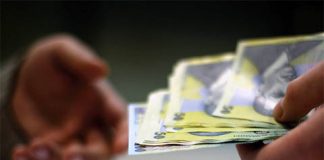 16 familii din județ, cu casele distruse de incendii sau care suferă de boli grave, sprijin financiar de la Guvern