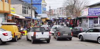 Doi adolescenți din Bârlad au prădat hala de carne și lactate din Piața Centrală