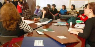 În ce condiții pot fi suspendate cursurile școlare față în față?
