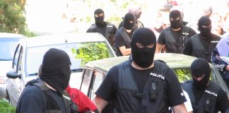 13 percheziții la Băcești, trei persoane acuzate de înșelăciune după ce nu și-au mai plătit creditele