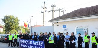 Protest la Penitenciarul Vaslui: „Ne trimiteți zilnic la moarte, fără să vă pese de noi și de familiile noastre”