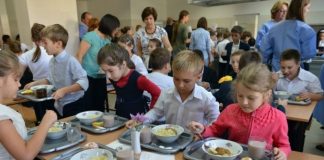 Prânz la cursuri pentru elevii a încă patru școli din Bârlad, Pușcași, Hurdugi și Gara Banca