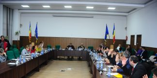 Mos Craciun de la Guvern si-a varsat sacul in primarii