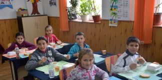 Masa calda pentru elevii din comunitatile sarace