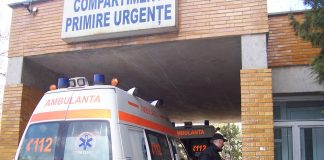 Bărbat rănit după ce s-a răsturnat cu tractorul