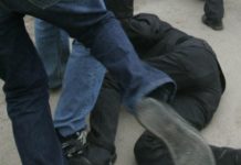 Cinci bărbați din Delești și Ivănești reținuți de polițiști după o bătaie la crâșma din sat
