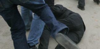 Cinci bărbați din Delești și Ivănești reținuți de polițiști după o bătaie la crâșma din sat