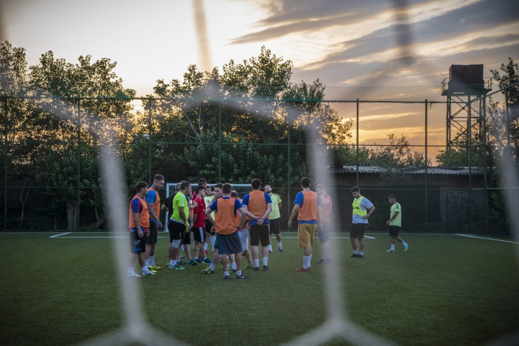 Baza sportiva cu nocturna, pentru iubitorii de fotbal din Barlad