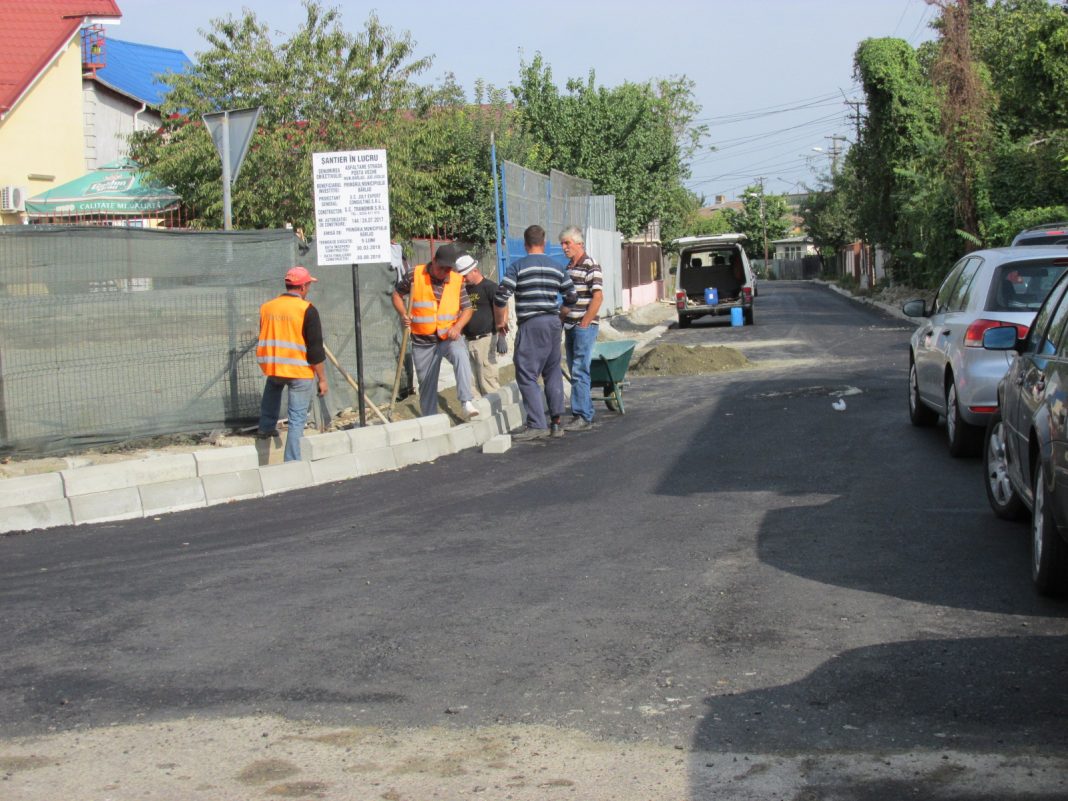 Covoare asfaltice refacute pe mai mult de 20 de strazi si alei din Barlad