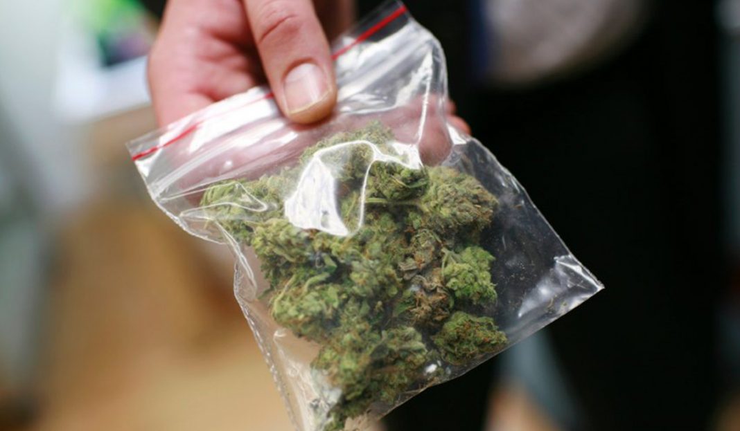 Traficantul de droguri din Puscasi ramane in inchisoare