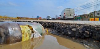 Trista soarta a drumurilor de la Vaslui: pe o parte se repara, pe cealalta se strica!