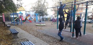 Un loc de joaca nou si alte doua reabilitate, redate copiilor din Barlad
