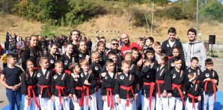 Elevii barladeni, incurajati sa faca sport de un campion mondial la kempo