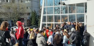 Pauză de o lună la permise. Pașapoarte, doar pentru urgențele certe