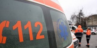 Adolescent înjunghiat de tată, în stare critică
