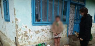 Tone de alimente și produse de igienă pentru sute de familii din două comune vasluiene