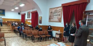 Tablete pentru 50 de elevi merituoși din județul Vaslui, din partea Academiei Române