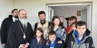 Episcopia Hușilor a oferit trei case copiilor defavorizați