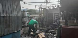 Incendiu puternic, stins la timp, în bazarul vasluian