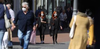Românii ar fi dispuși să treacă prin restricții, în cazul unui al doilea val al pandemiei de COVID-19