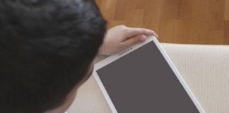 Mult-așteptatele tablete școlare guvernamentale întârzie!