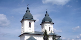 Înalți prelați din România și Basarabia, prezenți la Huși la Hramul Catedralei Episcopale