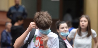 SARS-CoV-2 a închis 53 de clase din 13 școli!