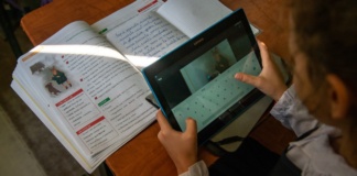 Ghinion: Elevii vasluieni vor primi tabletele ultimii și nu se știe când…