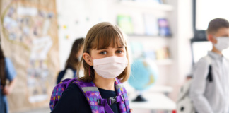 Trece și valul cinci al pandemiei: doar 99 de elevi și profesori din județ infectați în ultima săptămână