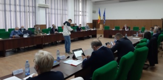 Se împart funcții