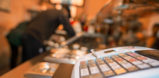 Comercianții vasluieni tot nu s-au „obișnuit” cu aparatele de marcat