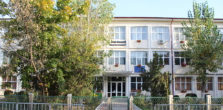 Elevă de clasa a VI-a, onorată că învață la Școala „Episcop Antonovici” Bârlad
