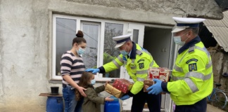 O fetiță de 4 ani, din Huși, a aflat cu ajutorul polițiștilor că Moș Crăciun chiar există!