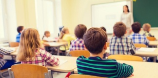Guvernul a decis: toate categoriile de burse școlare vor fi majorate la 100 lei/lună