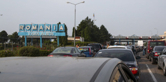 A încercat să treacă granița cu un autoturism radiat din circulație cu numere false