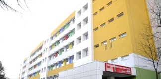 Femeie ajunsă la spital după ce soțul i-a dat foc