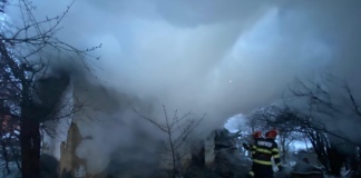 Incendiu provocat de o țigară lăsată aprinsă, la Huși. Victima, de 71 de ani, transportată de urgență la Iași cu arsuri grave