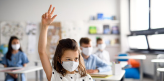Elevii, mai interesați de vaccinarea anti COVID-19 decât profesorii!