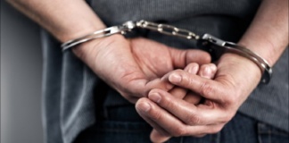 Polițiștii bârlădeni au prins un hoț în timp ce fura din geanta unei femei