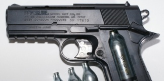 Mai rar: femeie cercetată pentru deținerea ilegală a unui pistol!