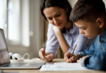 Sondaj: Aproape un sfert dintre copii şi adolescenţi spun că adulţii îi ascultă rar sau niciodată