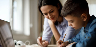 Sondaj: Aproape un sfert dintre copii şi adolescenţi spun că adulţii îi ascultă rar sau niciodată