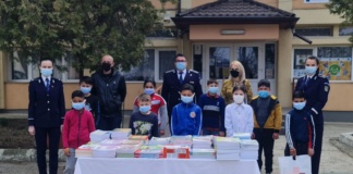 Cadouri pentru copiii de la CSEI Negrești, din partea polițiștilor vasluieni