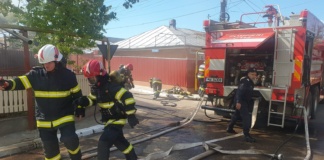 Incendiu la șase case în Bârlad, pompierii au împiedicat extinderea