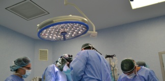 Veste bună pentru tătici: pot asista la nașterea copiilor!
