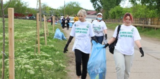 Elevi și voluntari din Bârlad, două tone de deșeuri plastice și de hârtie colectate