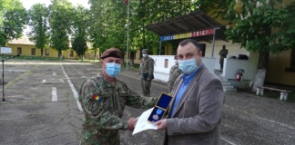 Medicul artileriștilor bârlădeni, răsplătit cu „Emblema de Merit Acțiuni Umanitare”